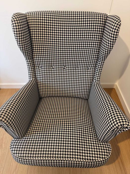 Fotel uszak STRANDMON IKEA z podnóżkiem, super stan