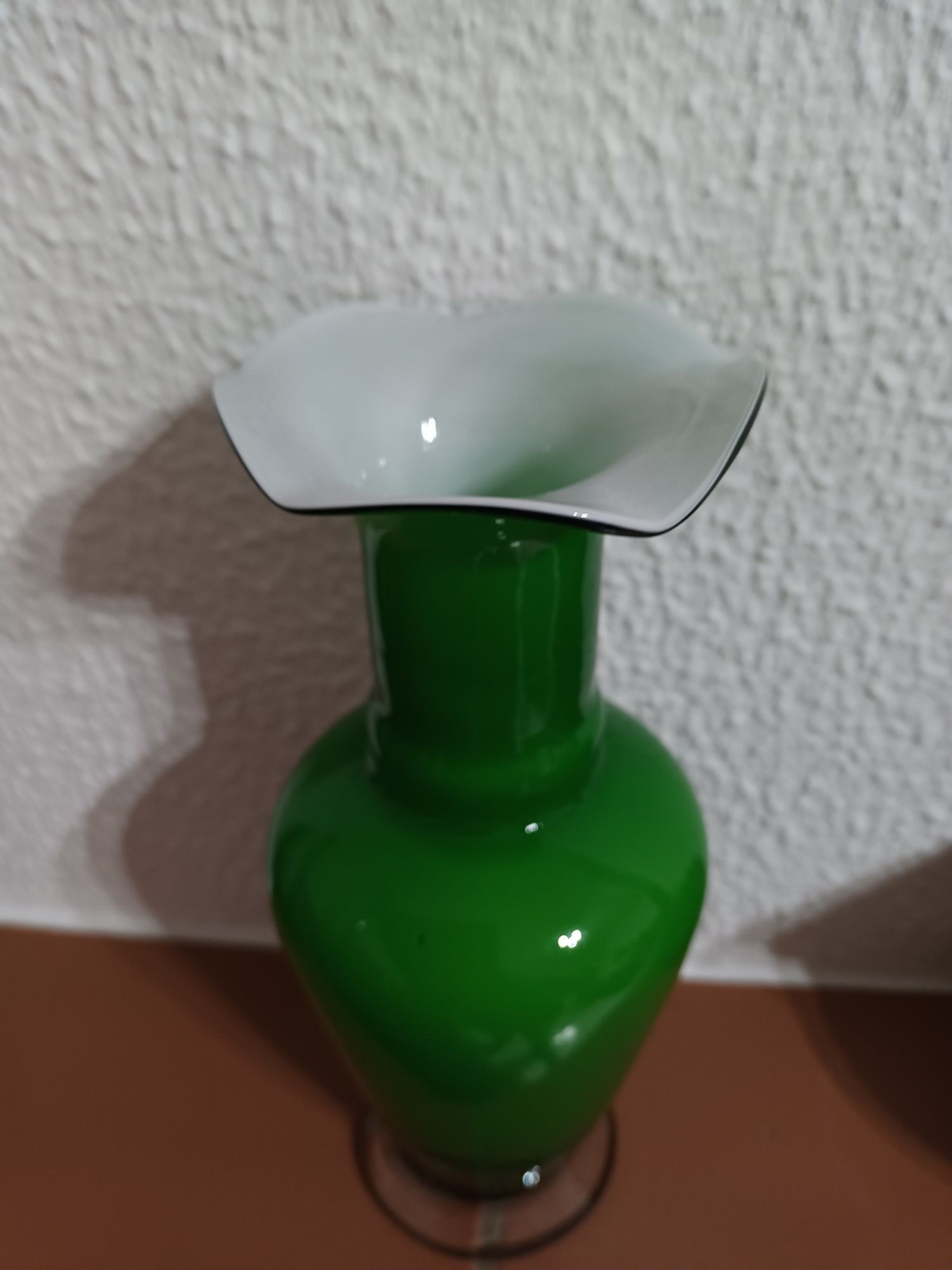 Jarra em vidro double verde/branco