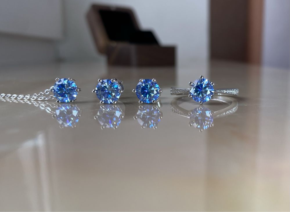 Муасаніт конкурент діамантів Royal Blue сережки кулон колечко