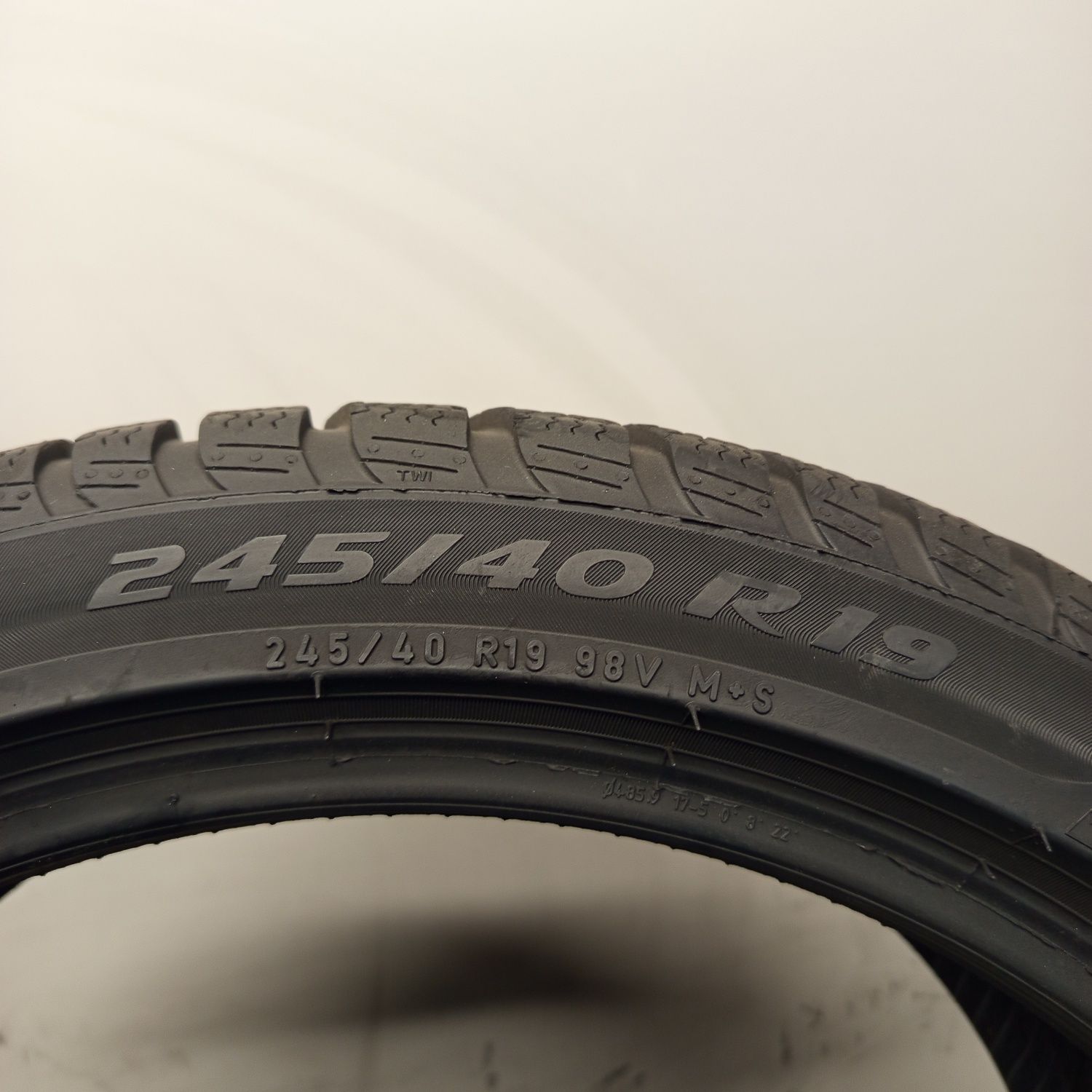 245/40R19 Pirelli Sottozero 3