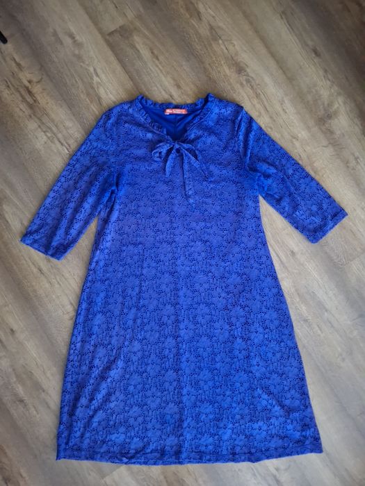 Granatowa sukienka koronkowa  44