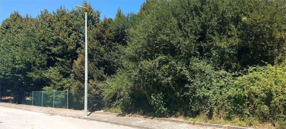 Em Chaves, 2 Lotes para Construção Urbana de Moradias Geminadas.