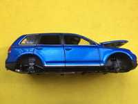 Модель автомобиля VW TOUAREG  1:18 Burago.