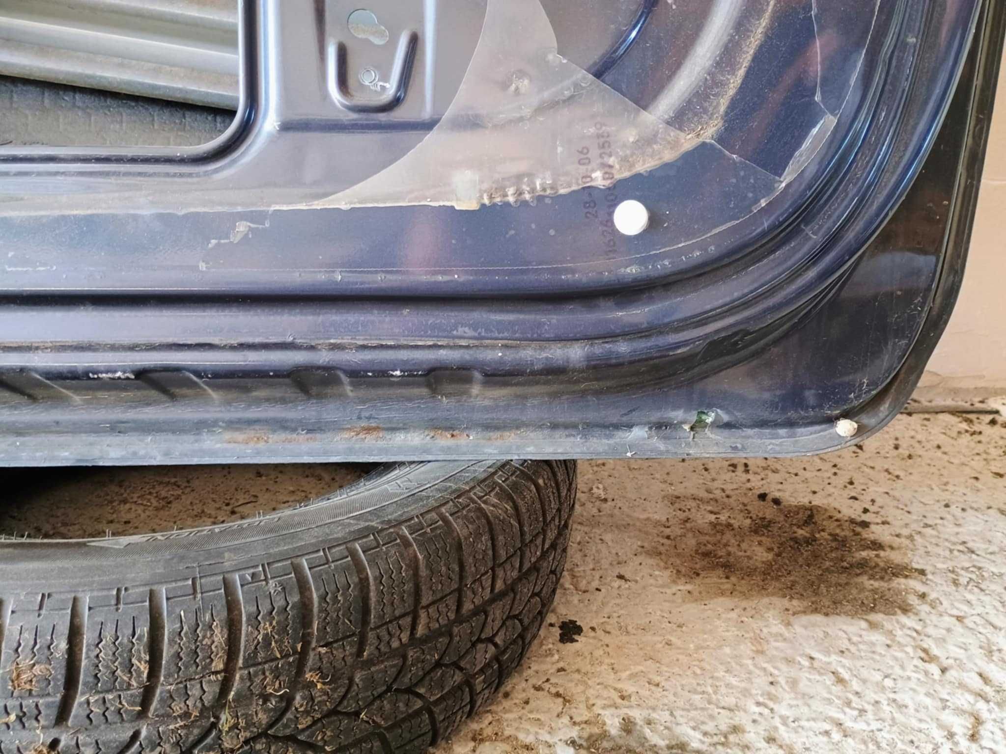 Drzwi Prawy Przód Prawe Przednie Opel Corsa D 3D KOD LAKIERU Z168