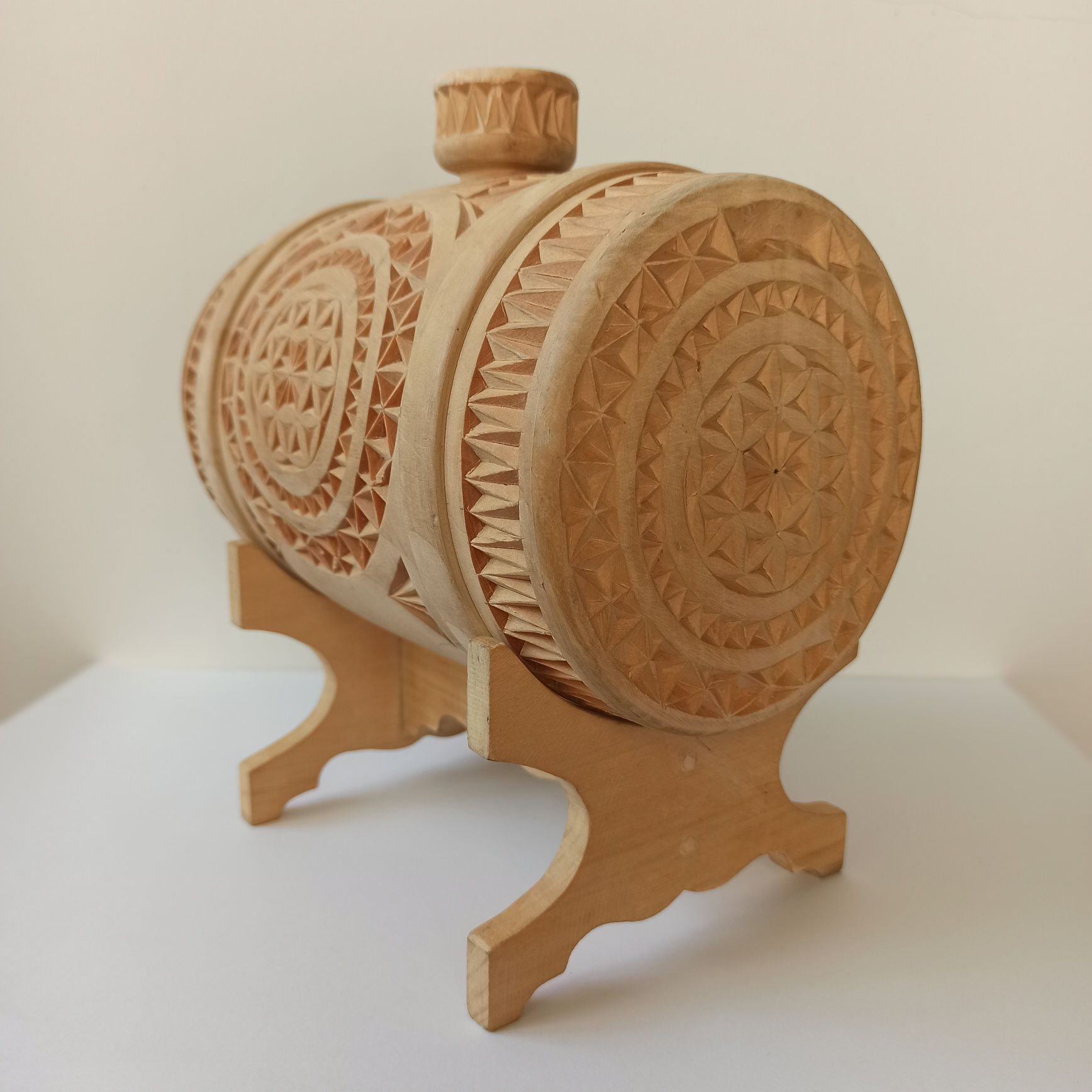 Декоративный деревянный бочонок ручной работы
