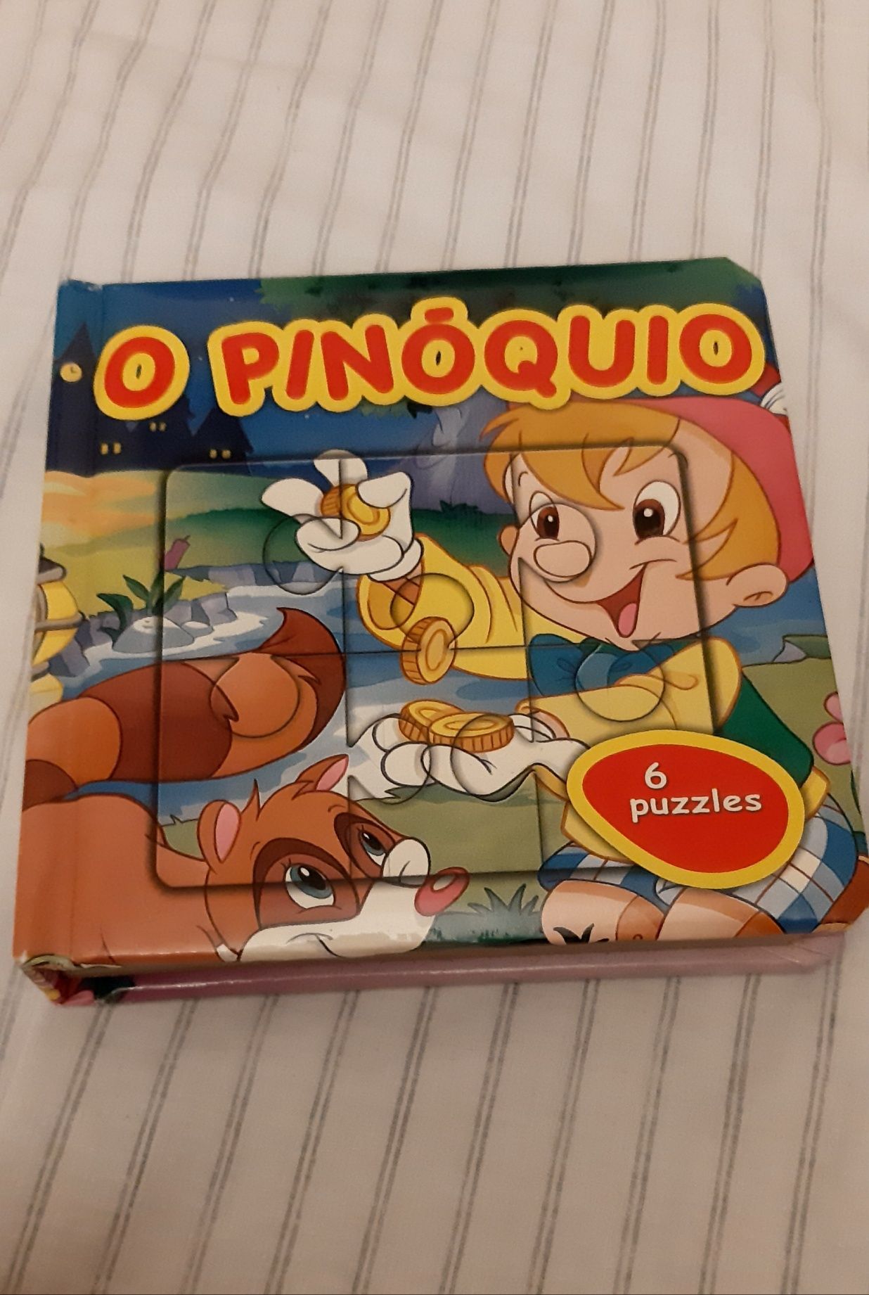 Livro com história do Pinóquio