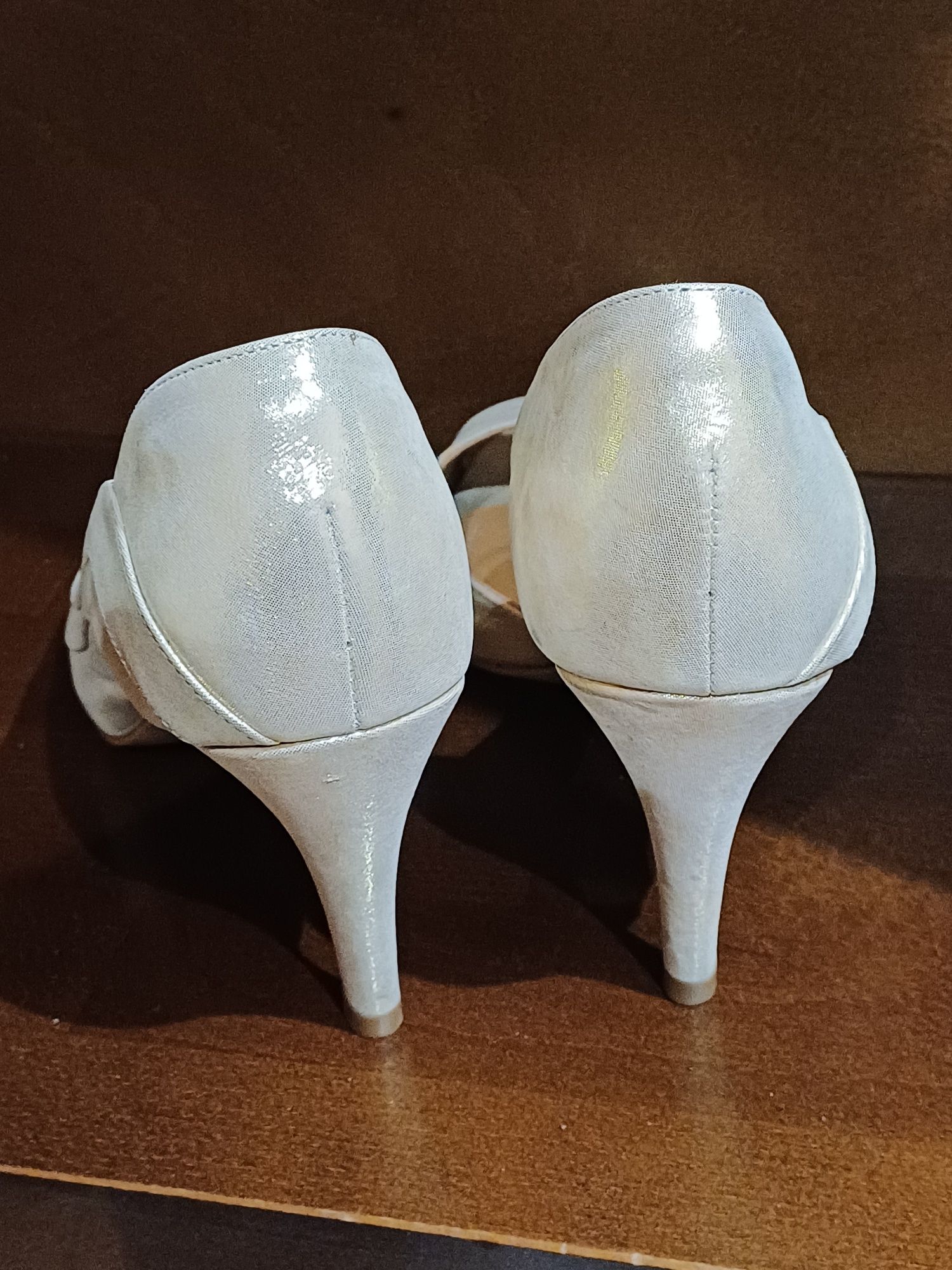 Sandały na obcasie Kazar 37, skóra, złote, buty ślubne