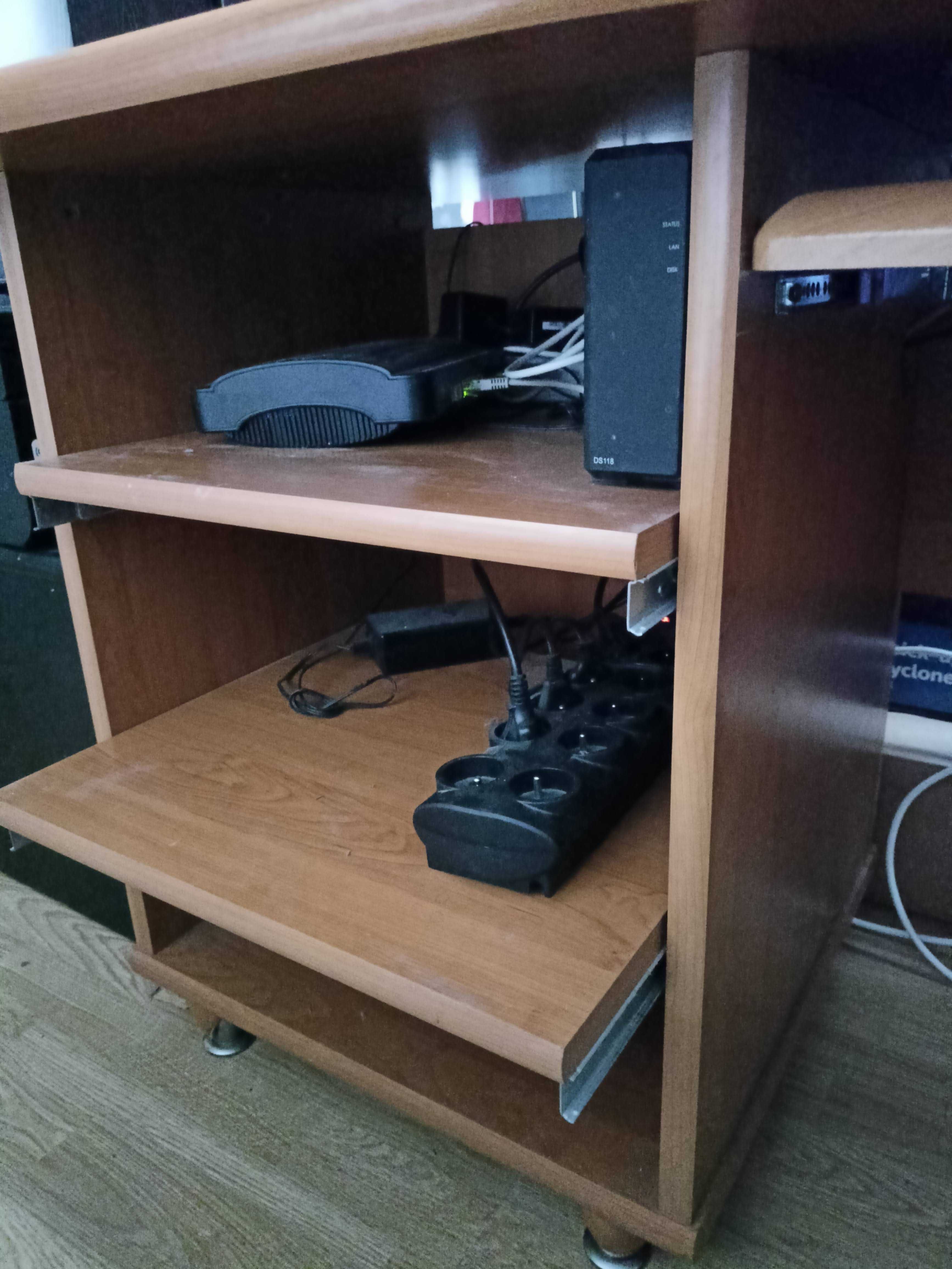 Biurko komputerowe w bardzo dobrym stanie 137x67x76