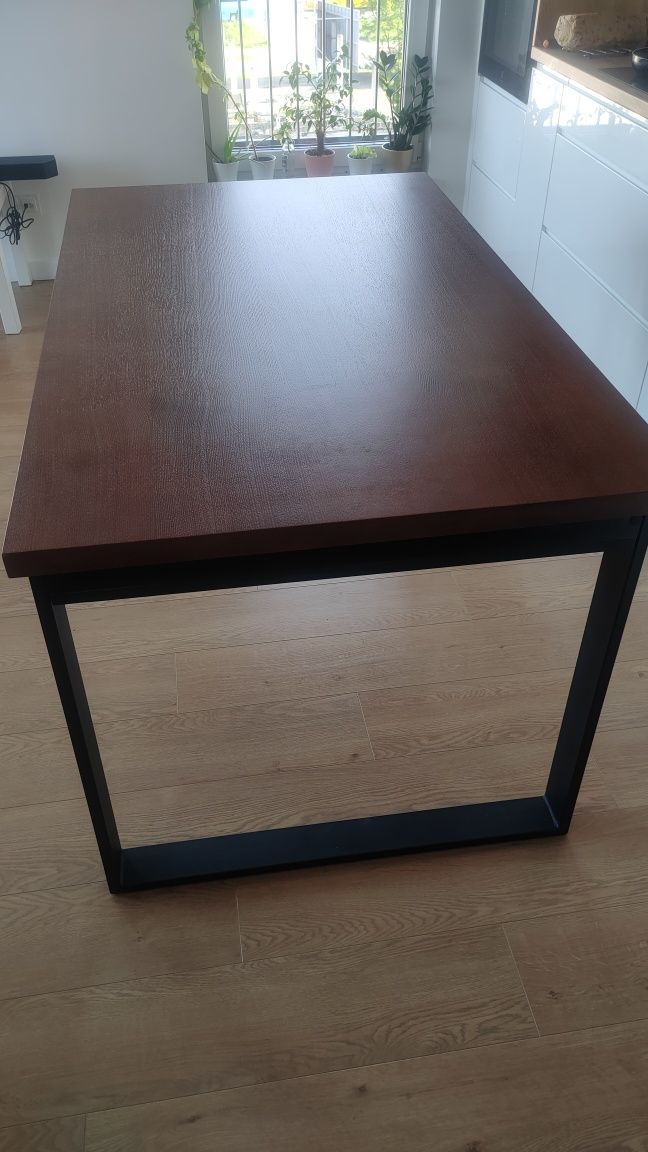 Stół z metalowymi nogami 90x150 cm