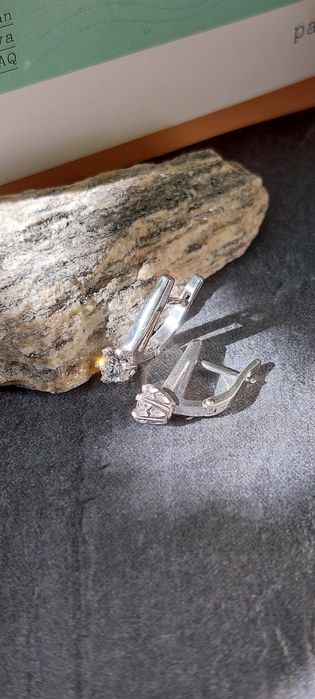 «Серебро 925 серьги с камнем — элегантные и стильные»