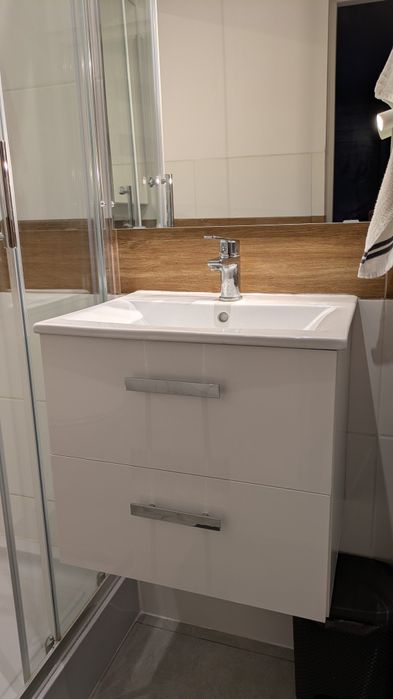 Zestaw umywalka z szafką i bateria