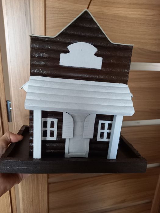 Domek ogrodowy dla owadów lub ozdobny