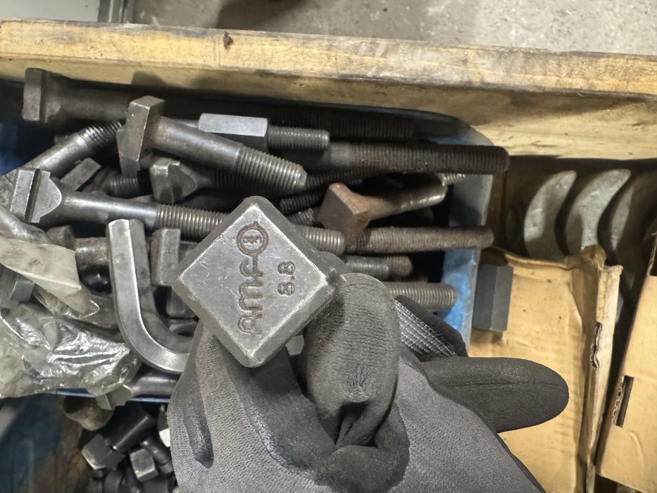 Mocowania do stolu frezarki