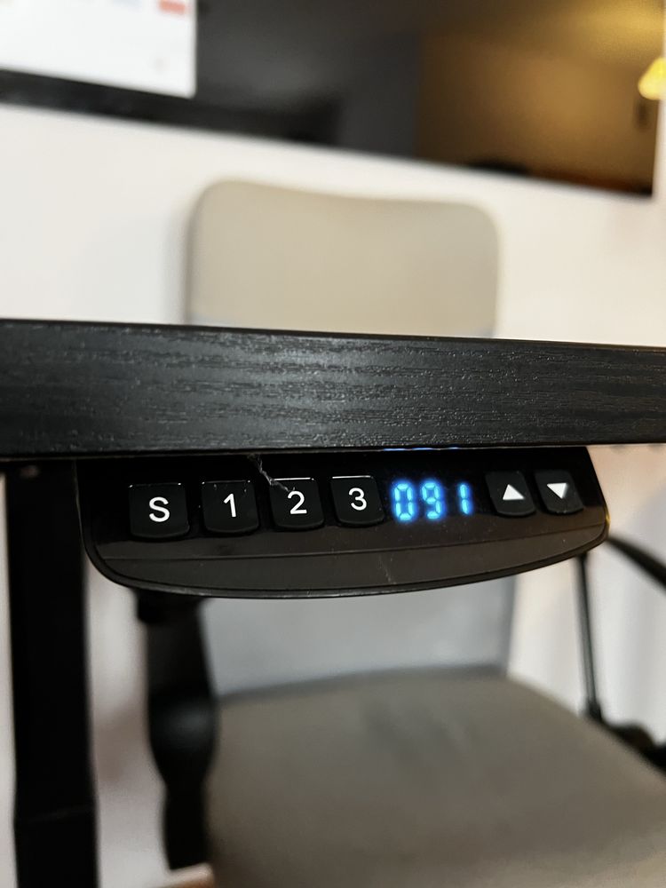 Biurko regulowane elektryczne IGŁA Gamingowe Stół dla DJ