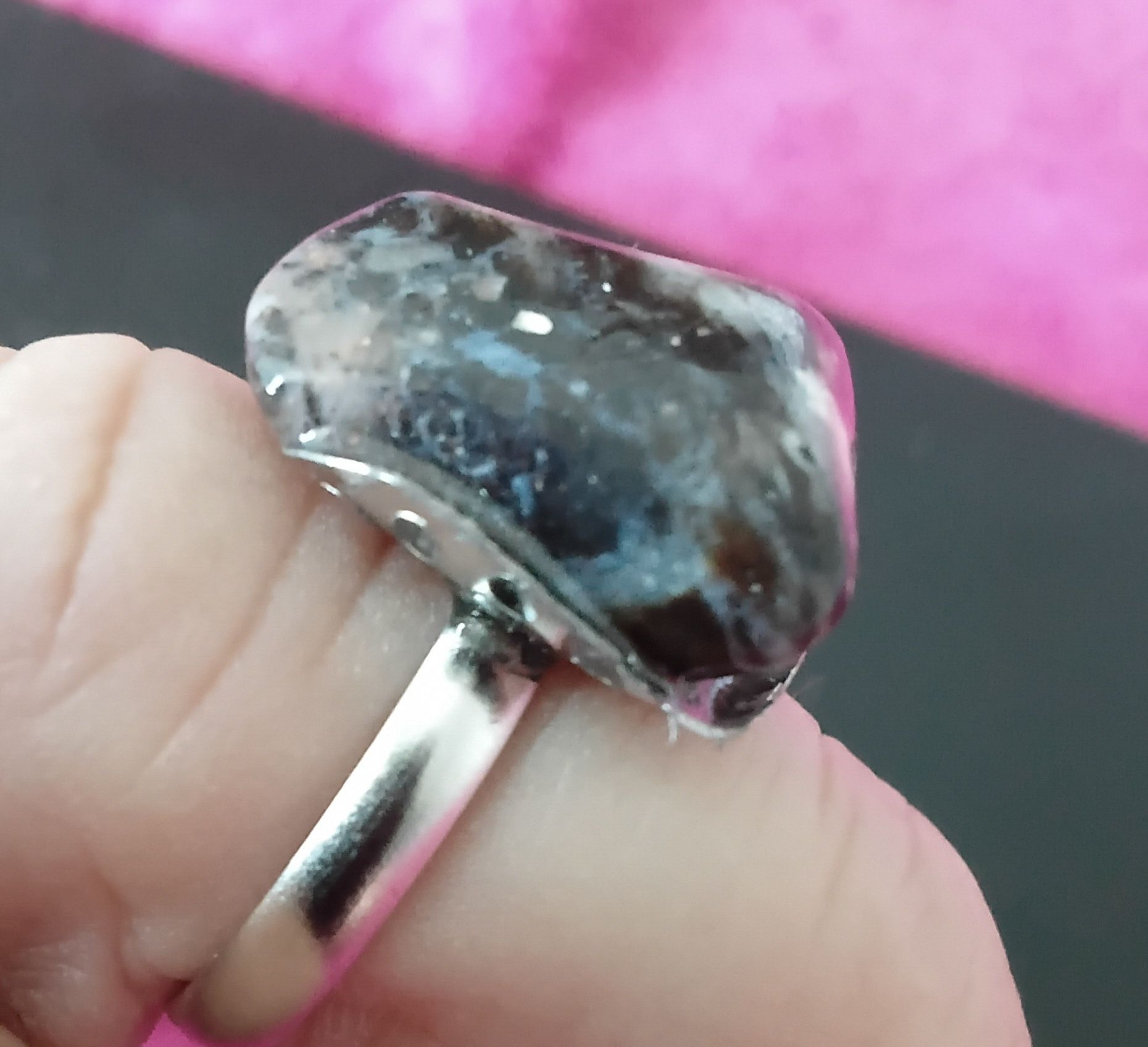 Anel Pedra natural TIFFANY ( Opala purpura) em tom negro PORTES GRATIS