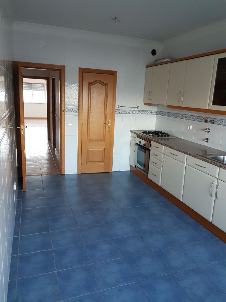 Apartamento T2 Portimão com garagem zona vale lagar