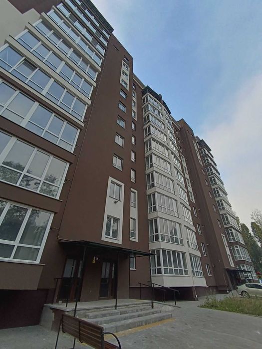 Простора двокімнатна квартира на Південно-Заході.Зданий будинок.