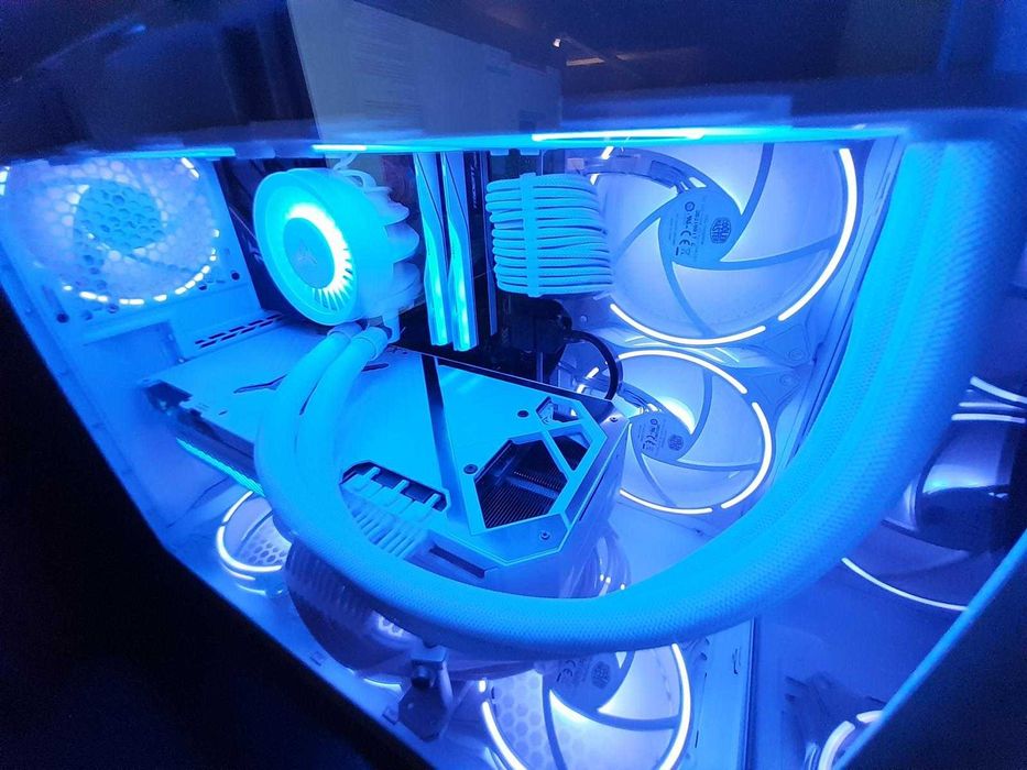 Редкая белая видеокарта Asus ROG Strix RTX 3080 10G