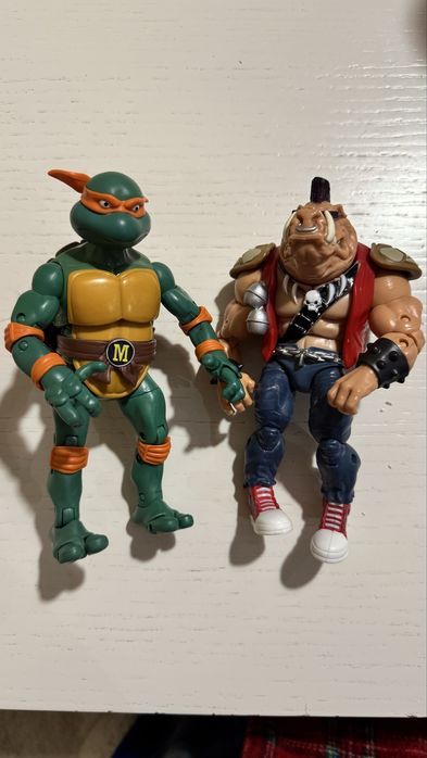 Набір фігурок TMNT Мікеланджело проти Бібопа