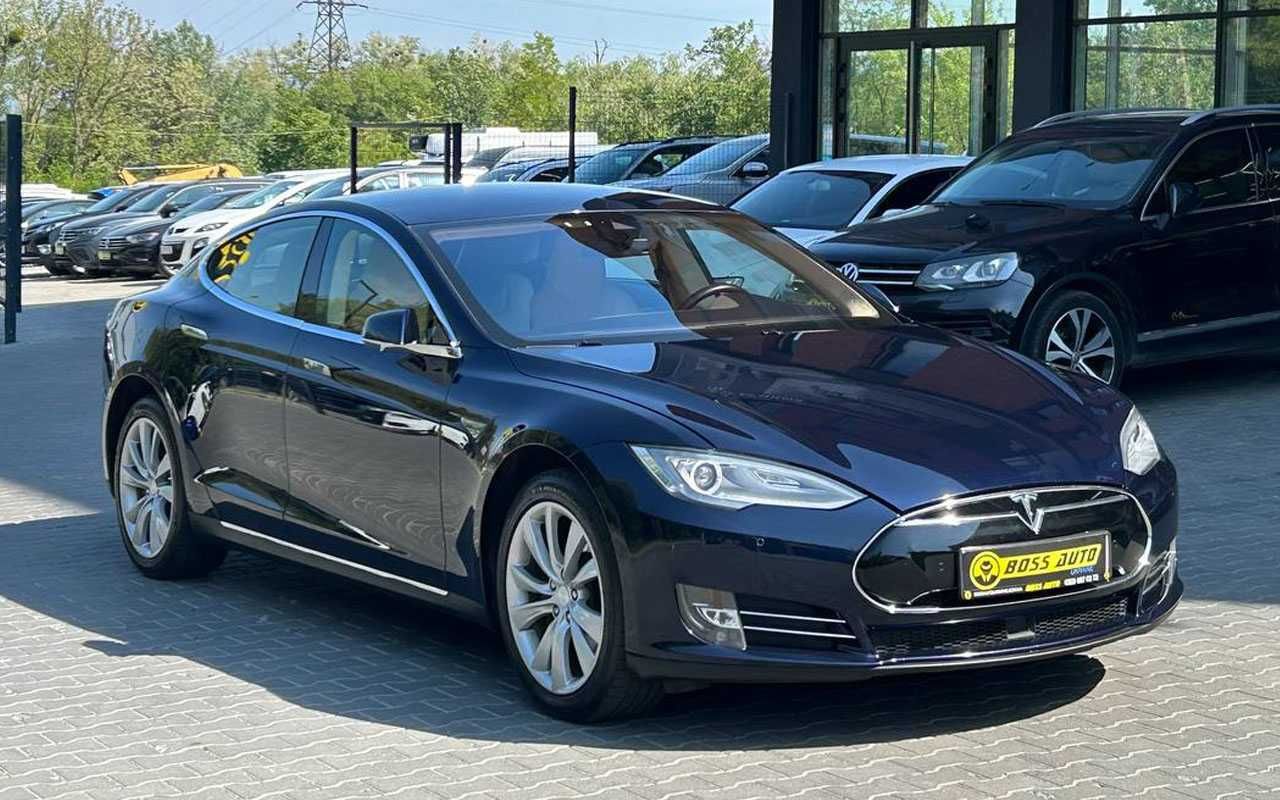 Tesla Model S 2015