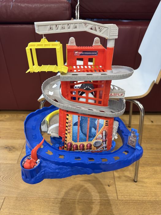 Tor Hot Wheels – Morska Baza z Rekinem i Windą – sprawny!