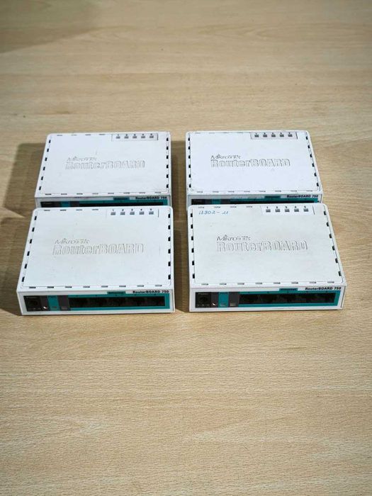 Маршрутизатор MikroTik RouterBoard 750 (RB750)