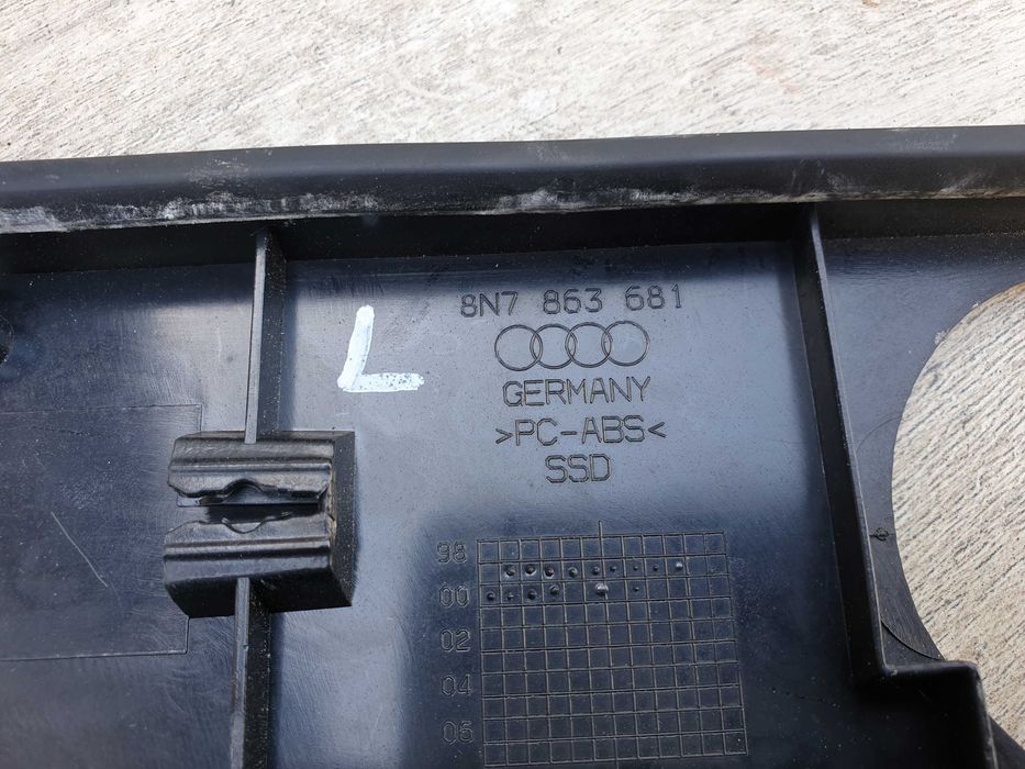 Audi TT 8N Cabrio Osłona listwa pałąka lewa