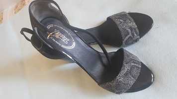 Sandały skórzane  na słupku kolor czarny i czarno-srebrny rozmiar 39