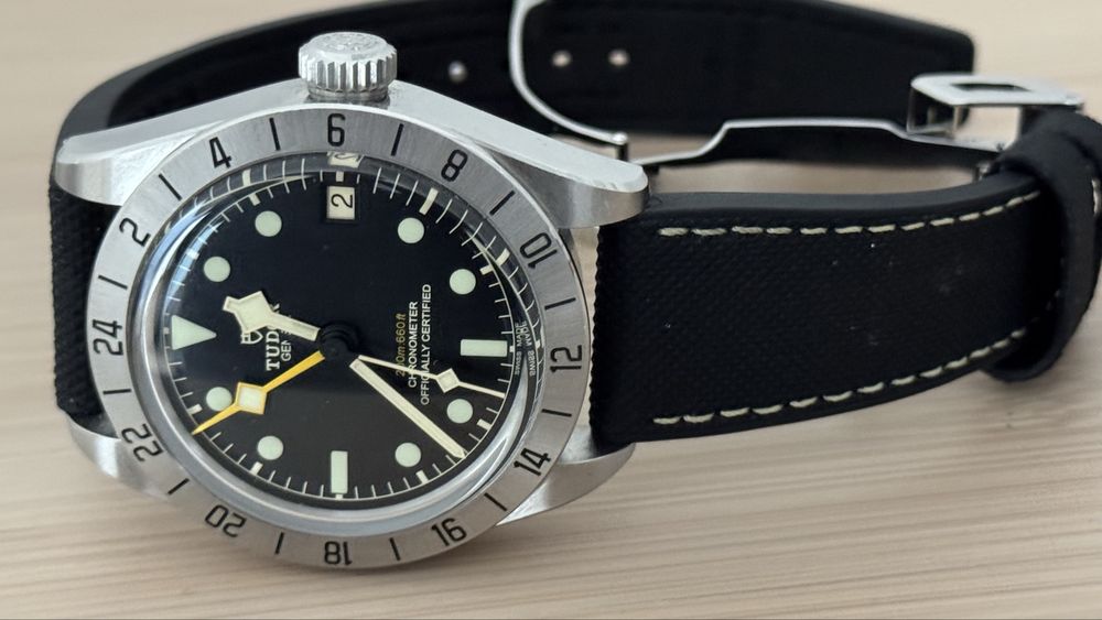 Tudor Black Bay Pro 2025 como novo