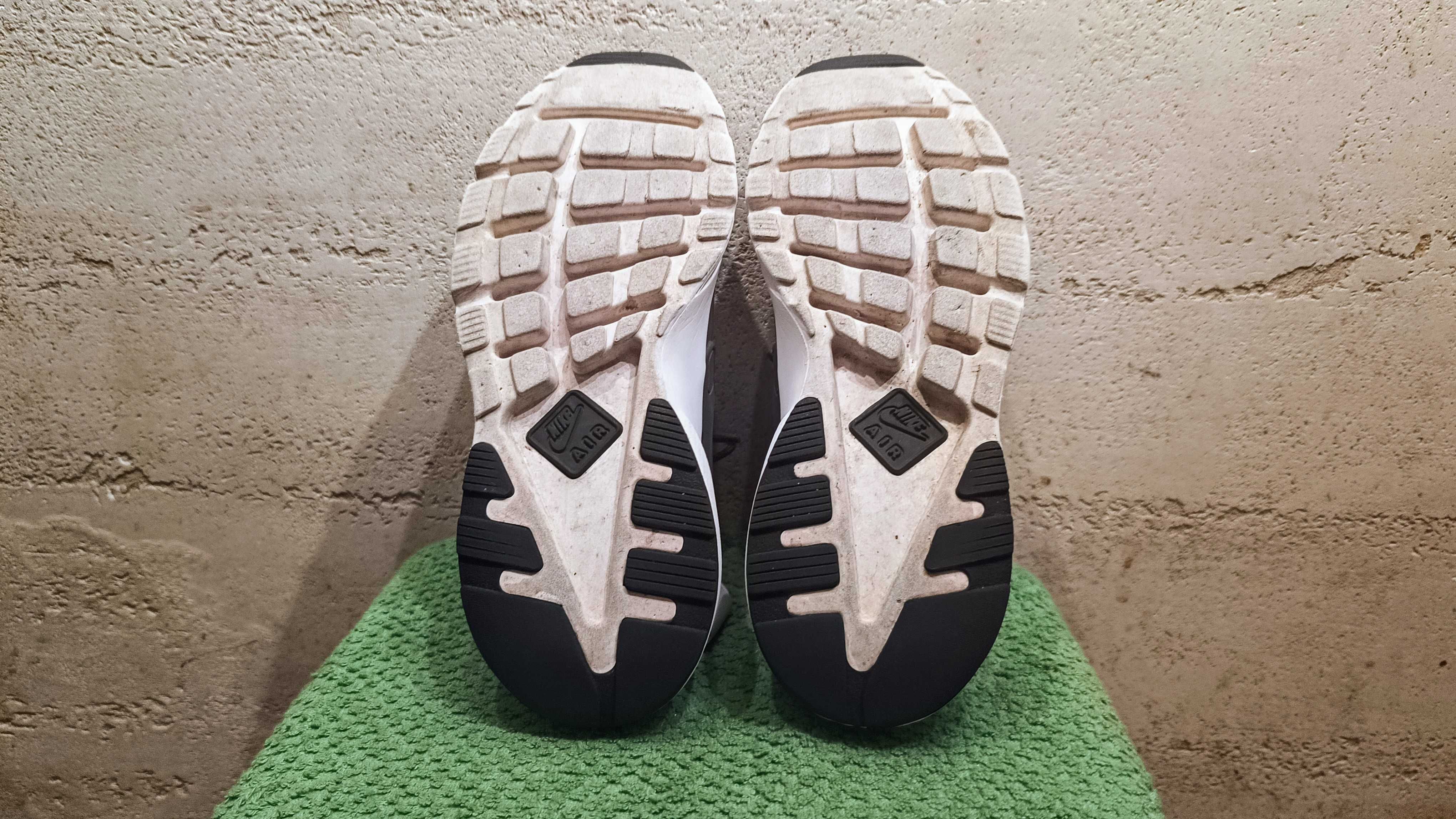 Męskie sneakersy NIKE AIR HUARACHE RUN ULTRA r.42,5 stan bardzo dobry