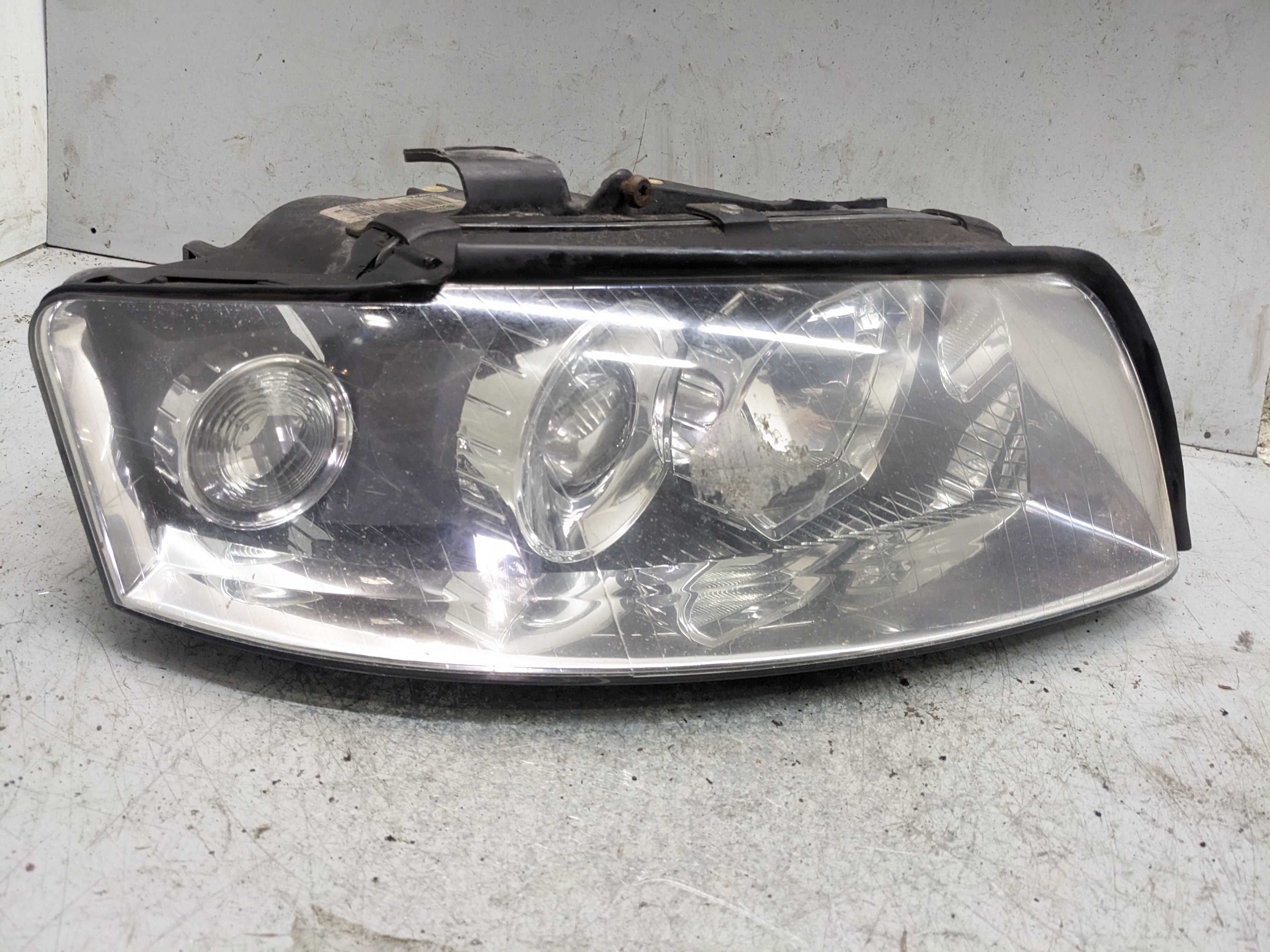 Audi A4 B6 UK Anglik Xenon Reflektor Lampa Prawa Przednia Prawy Przód