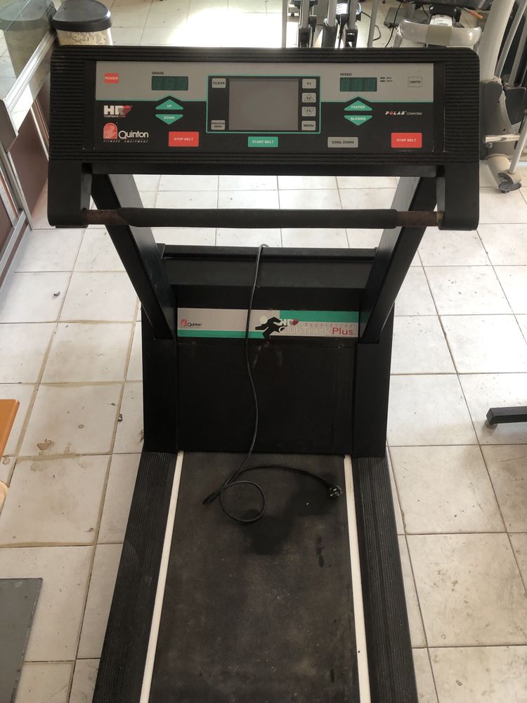 Passadeira Profissional Quinton ClubTrack Plus – Avariada (Erro Motor)