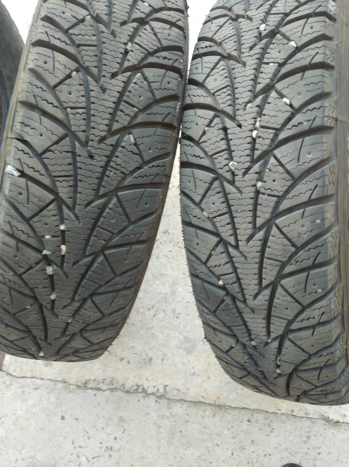 Продам зимові  шини 175/70 R14