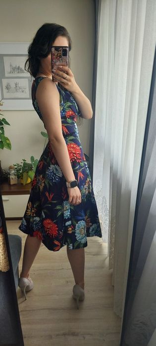 Piękna sukienka vintage retro w kwiaty z kieszeniami pin up Lindy Bop
