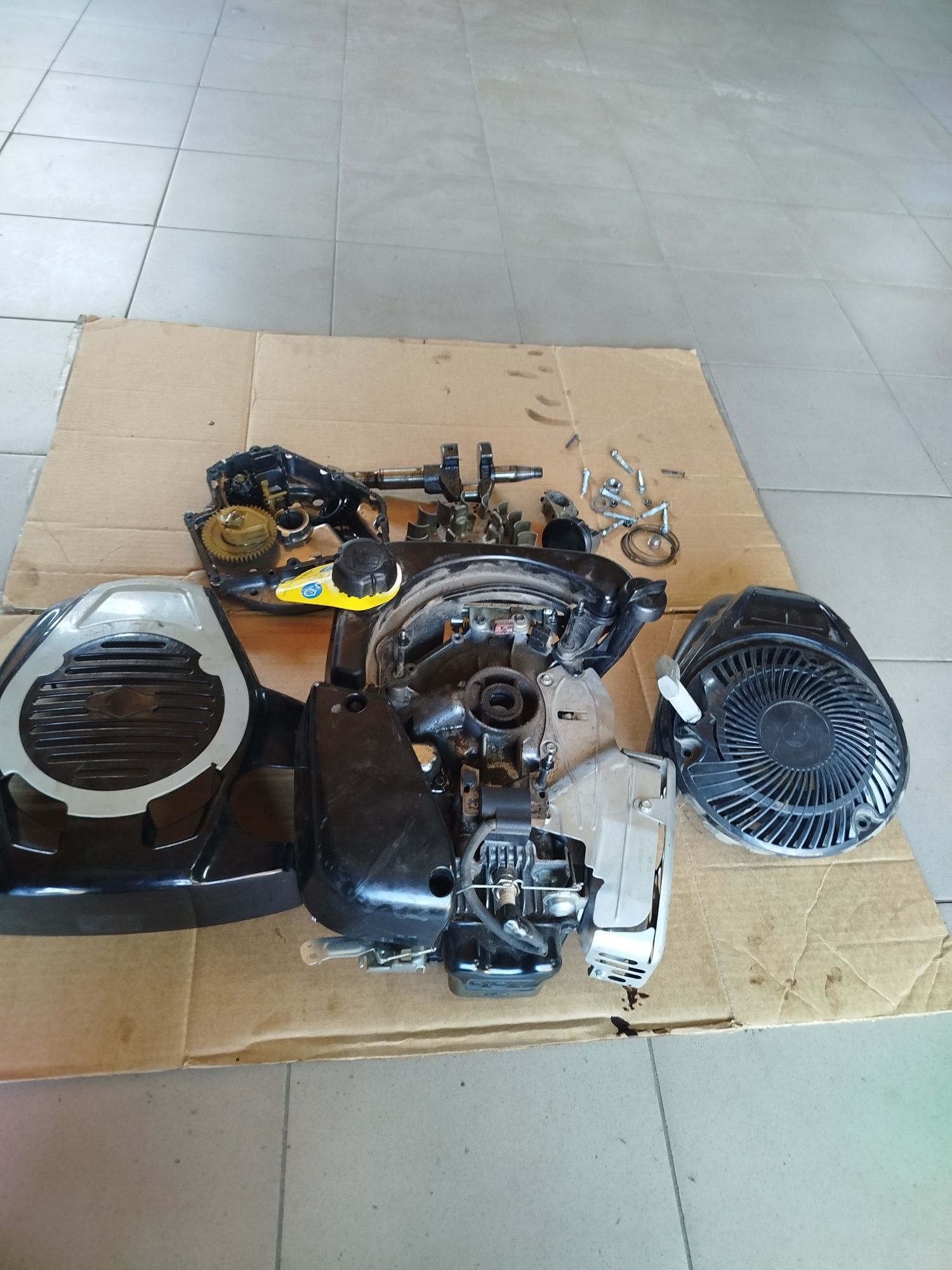 Продам двигун газонокосарки BRIGGS & STRATTON по деталях запчастини