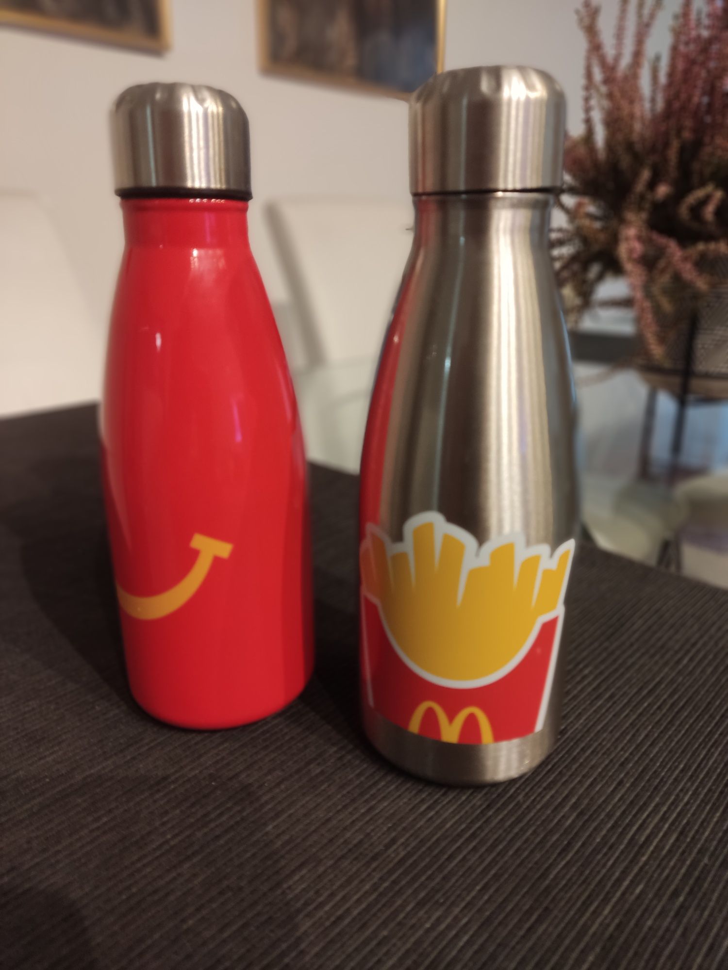 Garrafas em metal macdonalds