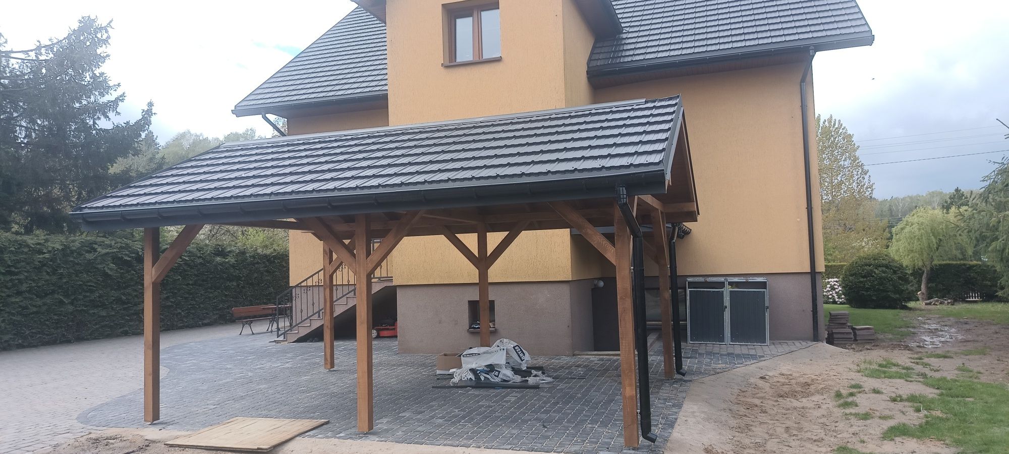 Zadaszenia pod samochód, wiaty, zabudowy