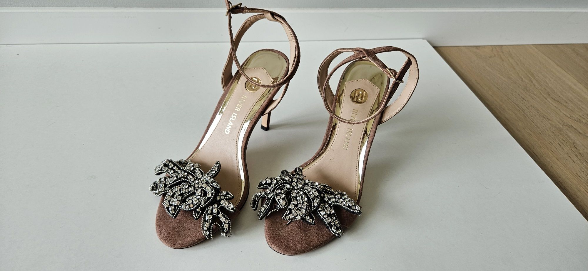 Buty na obcasie szpilki rozm. 37