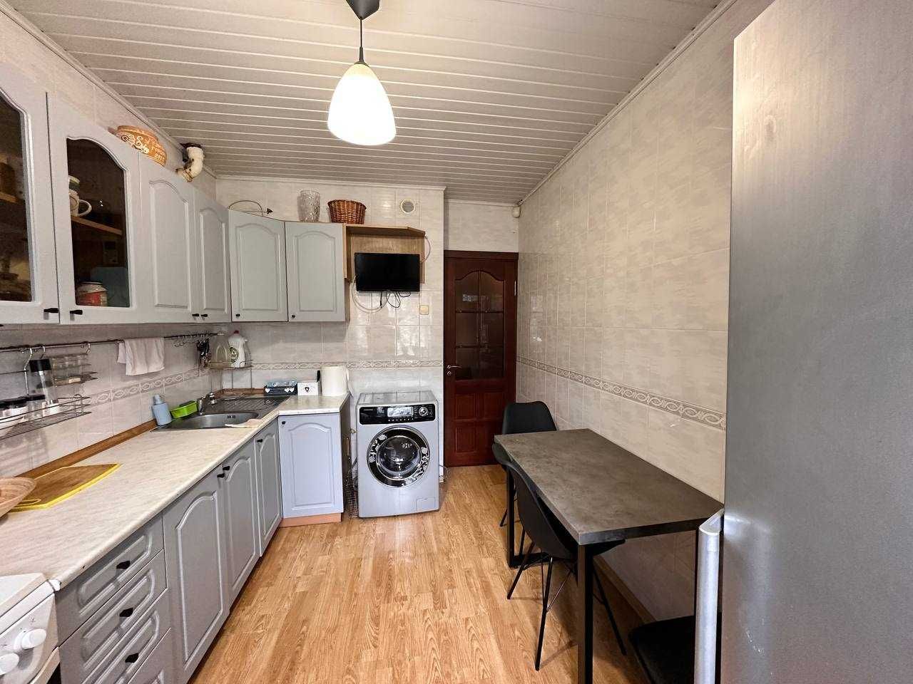 Продаж 3-ої квартири, Леваневський м-в (стометрівка).