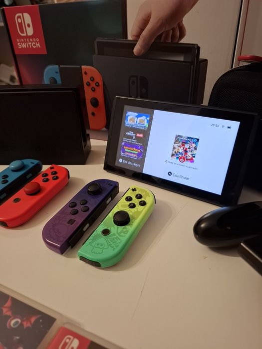 Nintendo Swicth V1 + Jogos + Bolsa + Joycons extra + comando