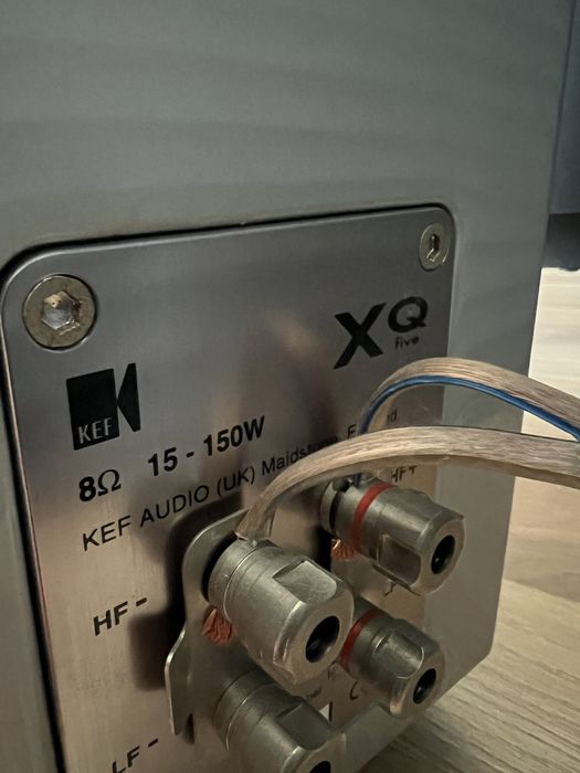 Kolumny głośnikowe wolnostojące Kef XQ5