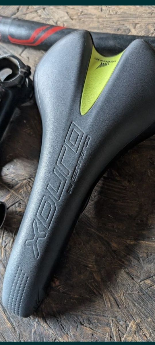 Продам запчастини, сідло, винос, вилка Suntour, Shimano deore, манетки