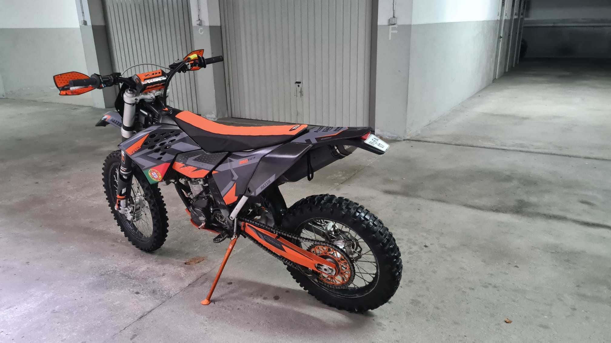 KTM 250 EXC-F - 4 tempos - start elétrico