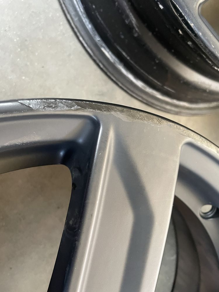 Kola felgi toyota yaris 15 cali 4x100 et39 5j czarny mat bardzo ladne