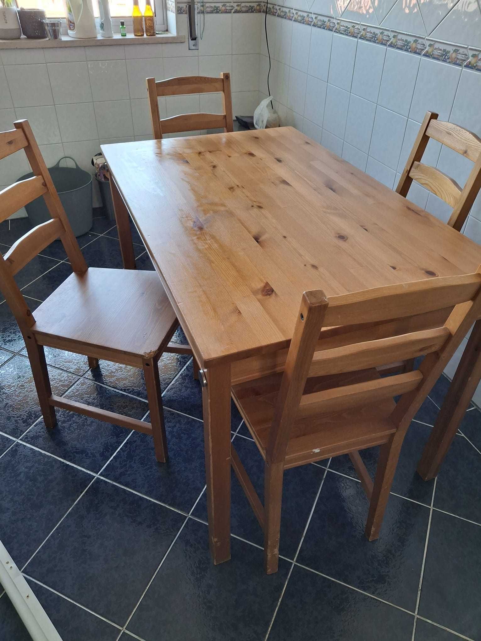 Mesa de cozinha com 4 cadeiras
