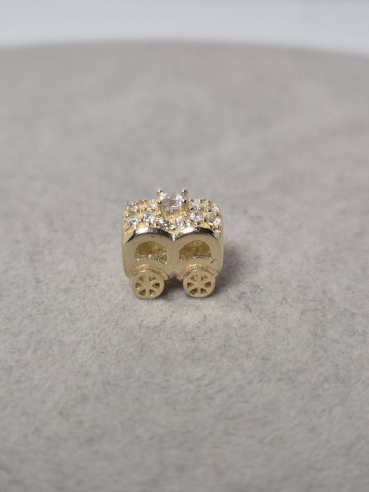 Złoty charms do bransoletki typu Pandora, karoca,wózek,cyrkonie 585