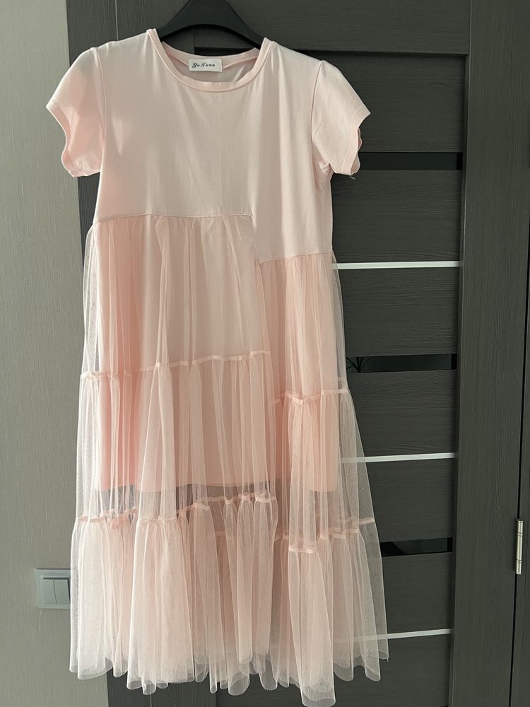 Платье нежно розовое