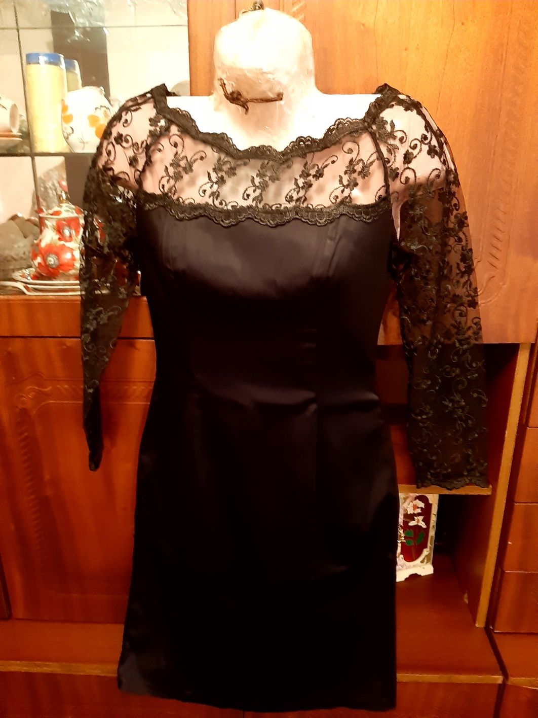 Женская  одежда  (платья,  туника,  блузка, )