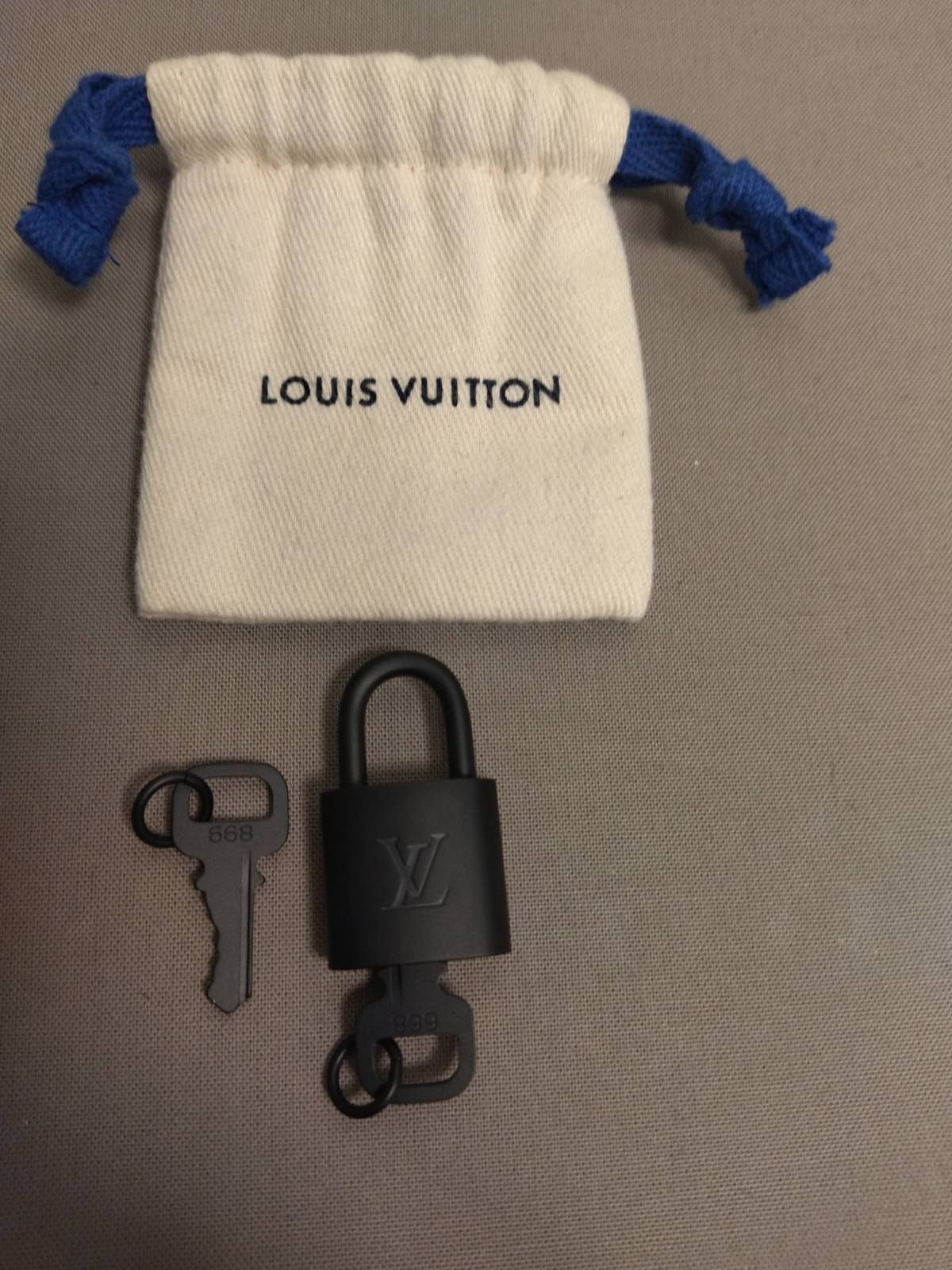 Замочок Louis Vuitton