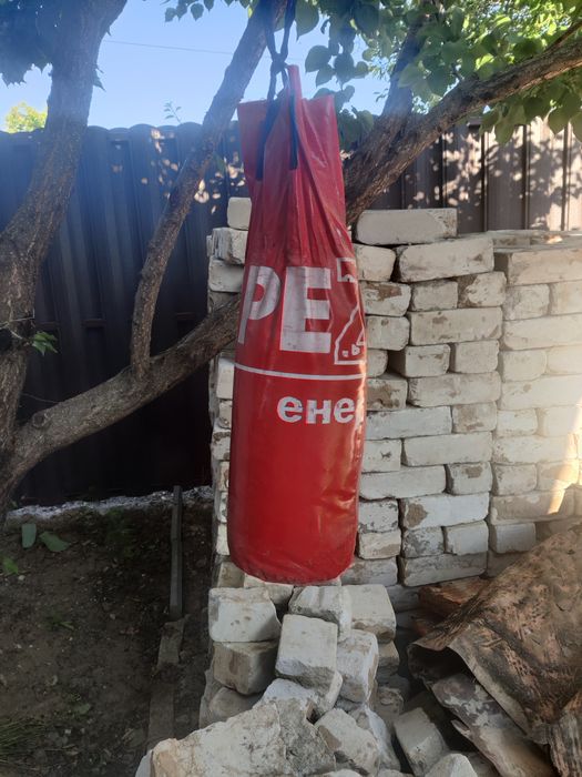 Продам  боксерскую грушу